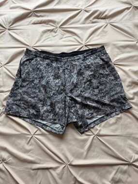 Lululemon Men’s Pace Breaker 5” Short